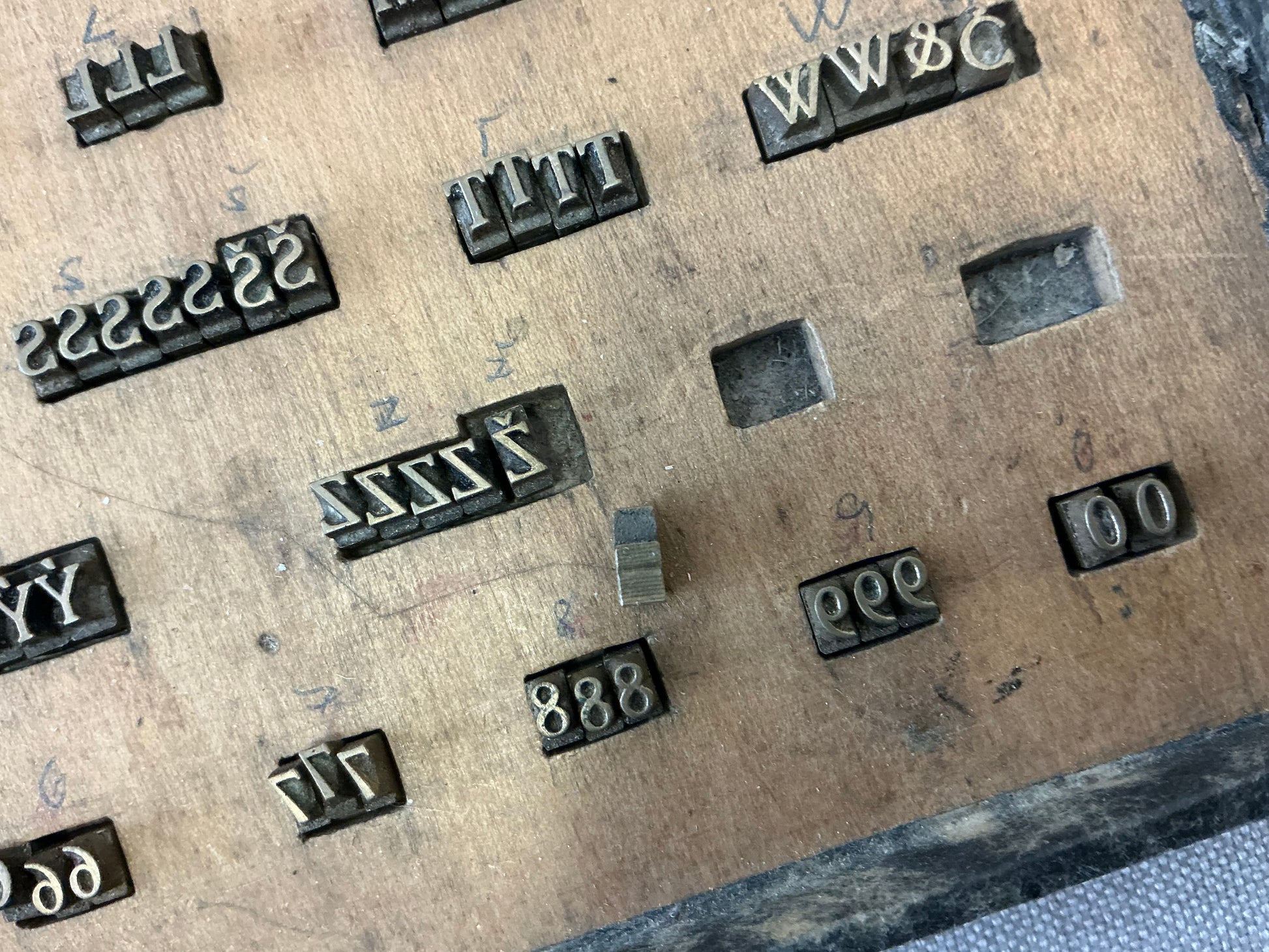 4.1mm / 0.161” Rare Hot stamping brass letterpress letters detail