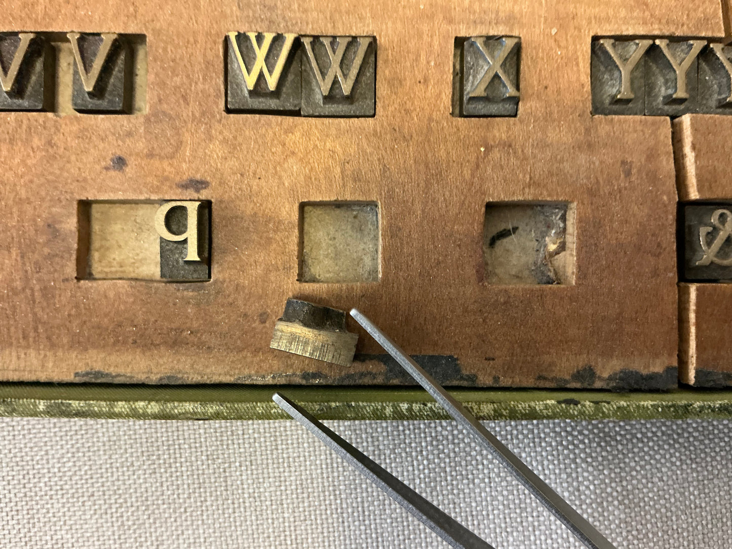 8.2mm / 0.322” Capital Hot stamping brass letterpress letters close look