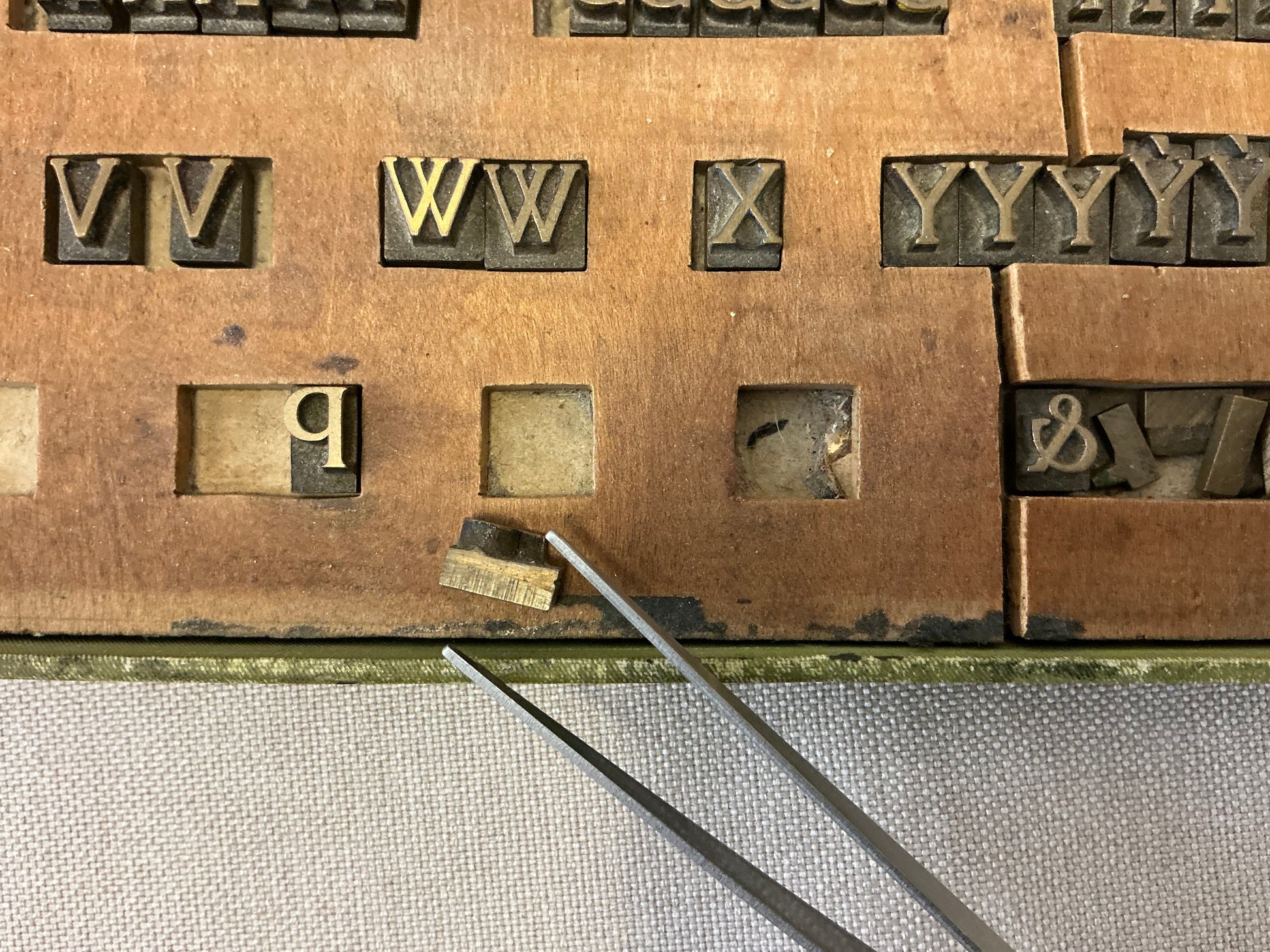 8.2mm / 0.322” Capital Hot stamping brass letterpress letters detail