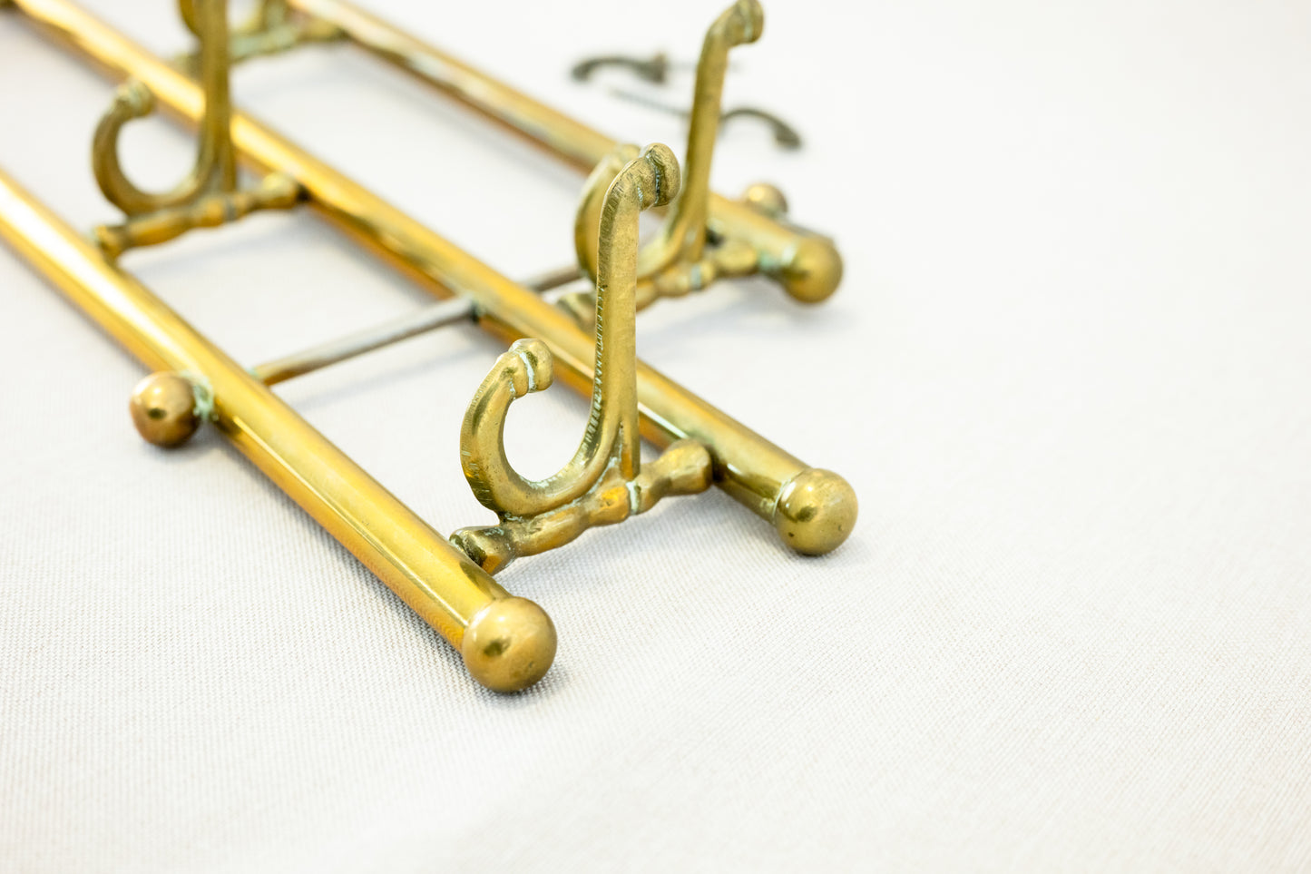 Coat Rack with Seven Swiveling Hooks, side details