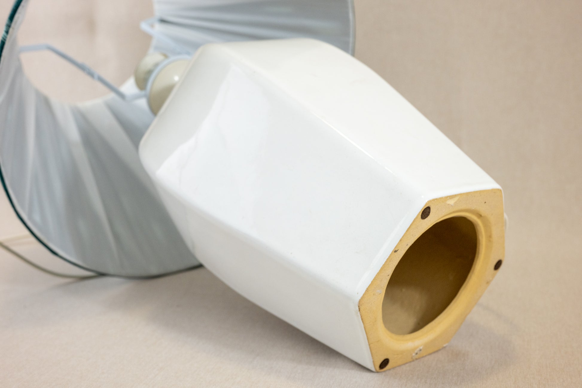 Table lamp with white hexagonal ceramic base and green shade