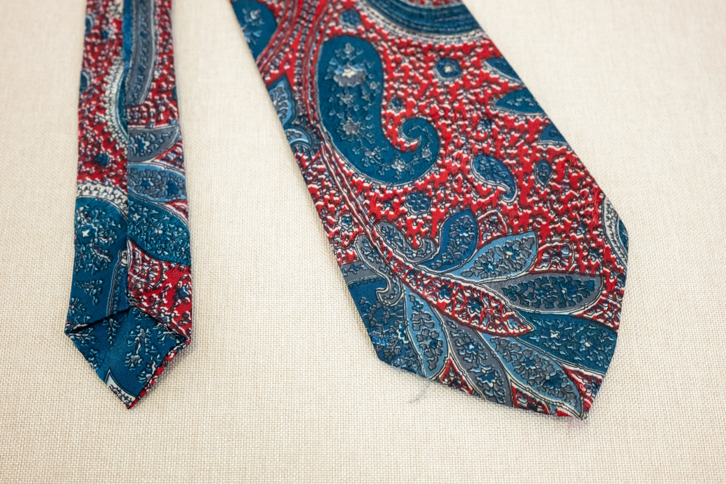 Vintage Christian Dior Monsieur Men Neck Tie Red Paisley Flower Close up