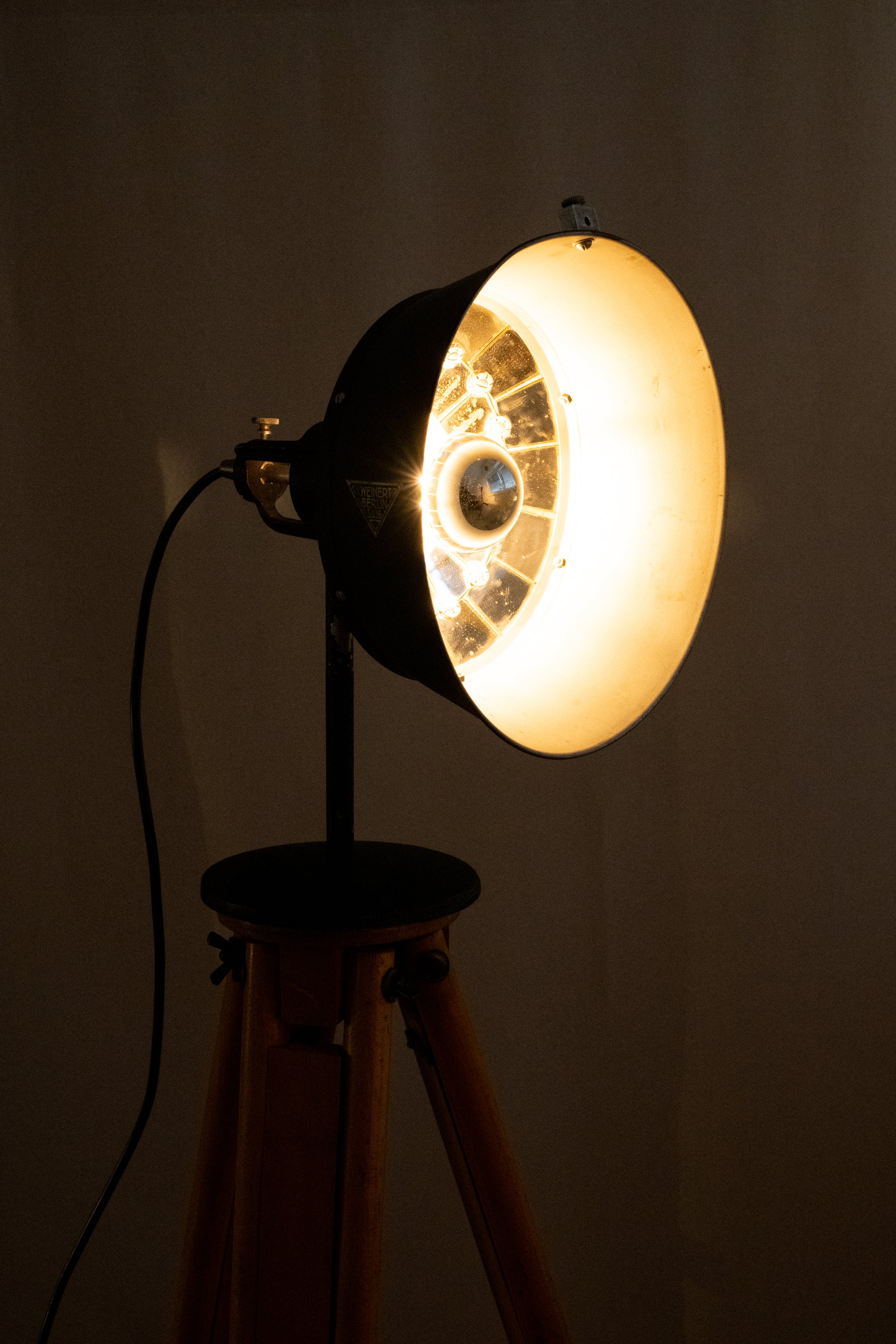 Vintage wooden tripod stand with photo studio lamp K. Weinert Berlin S.036 in action