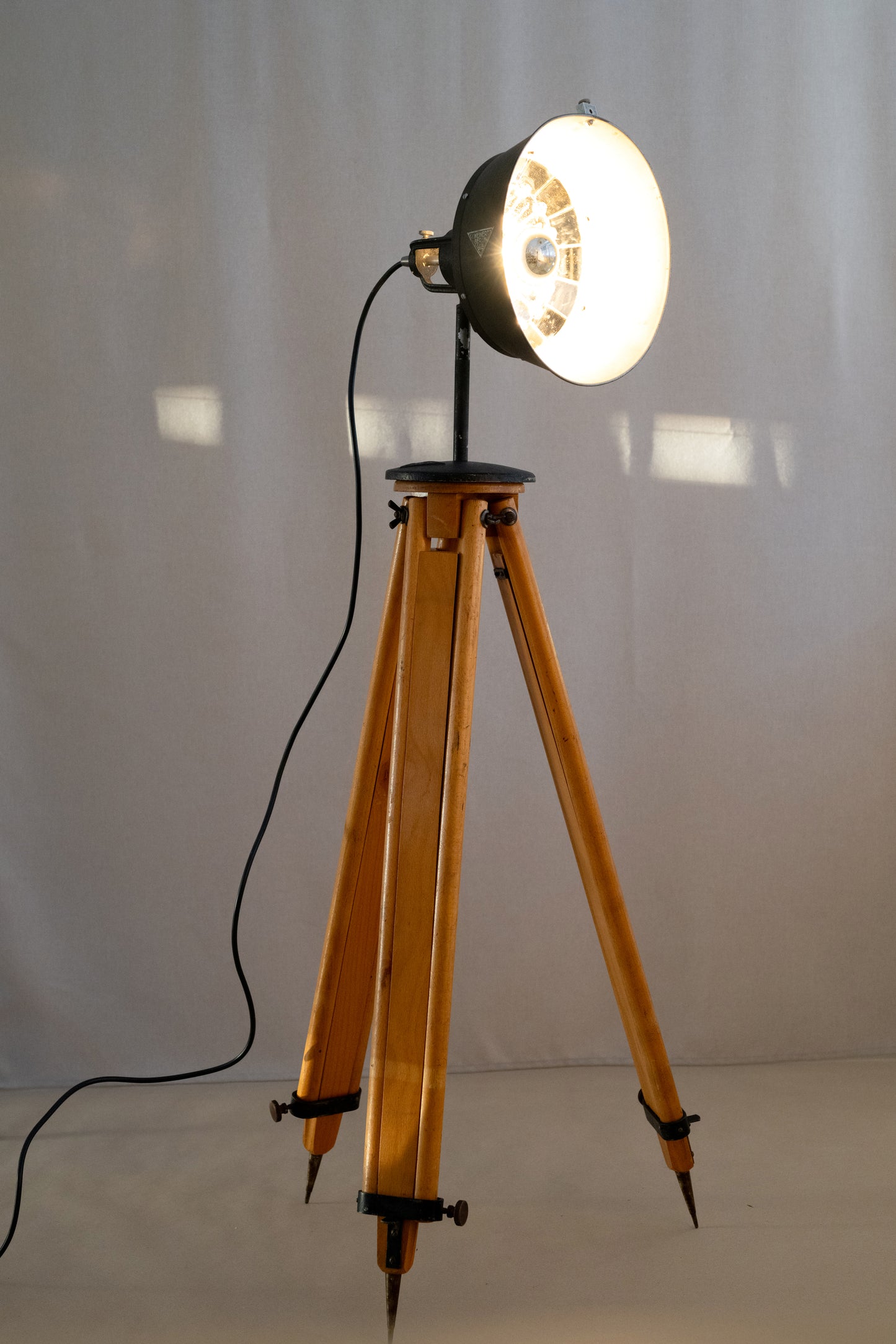 Vintage wooden tripod stand with light from studio lamp K. Weinert Berlin S.036