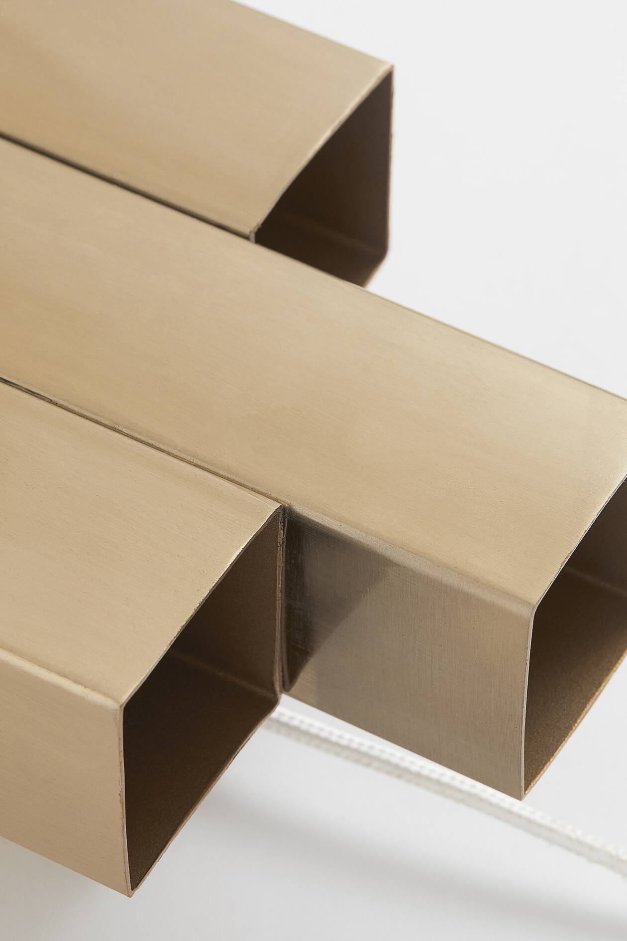 Wall metal lamp H and M Home Gold-coloured close up