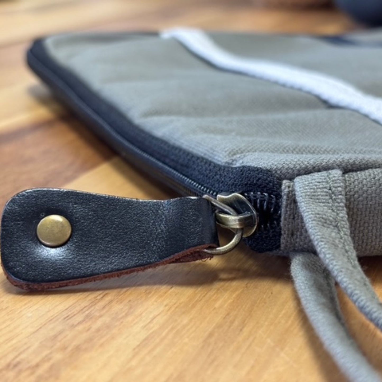 Canvas Tablet Pouch - Olive - 21x29cm