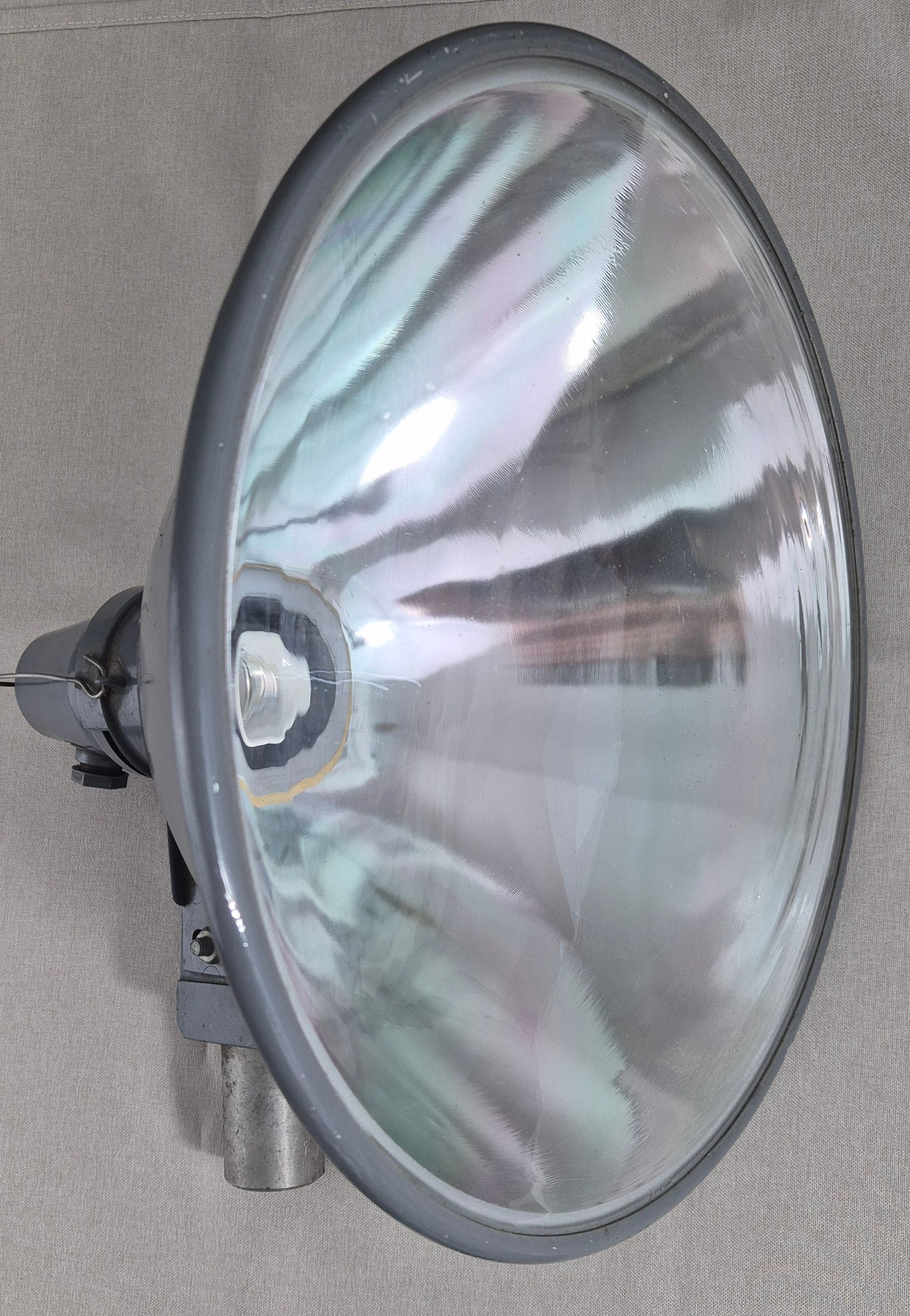 Front_view_of_sealed_runway_Tesla_lamp with 38cm diameter