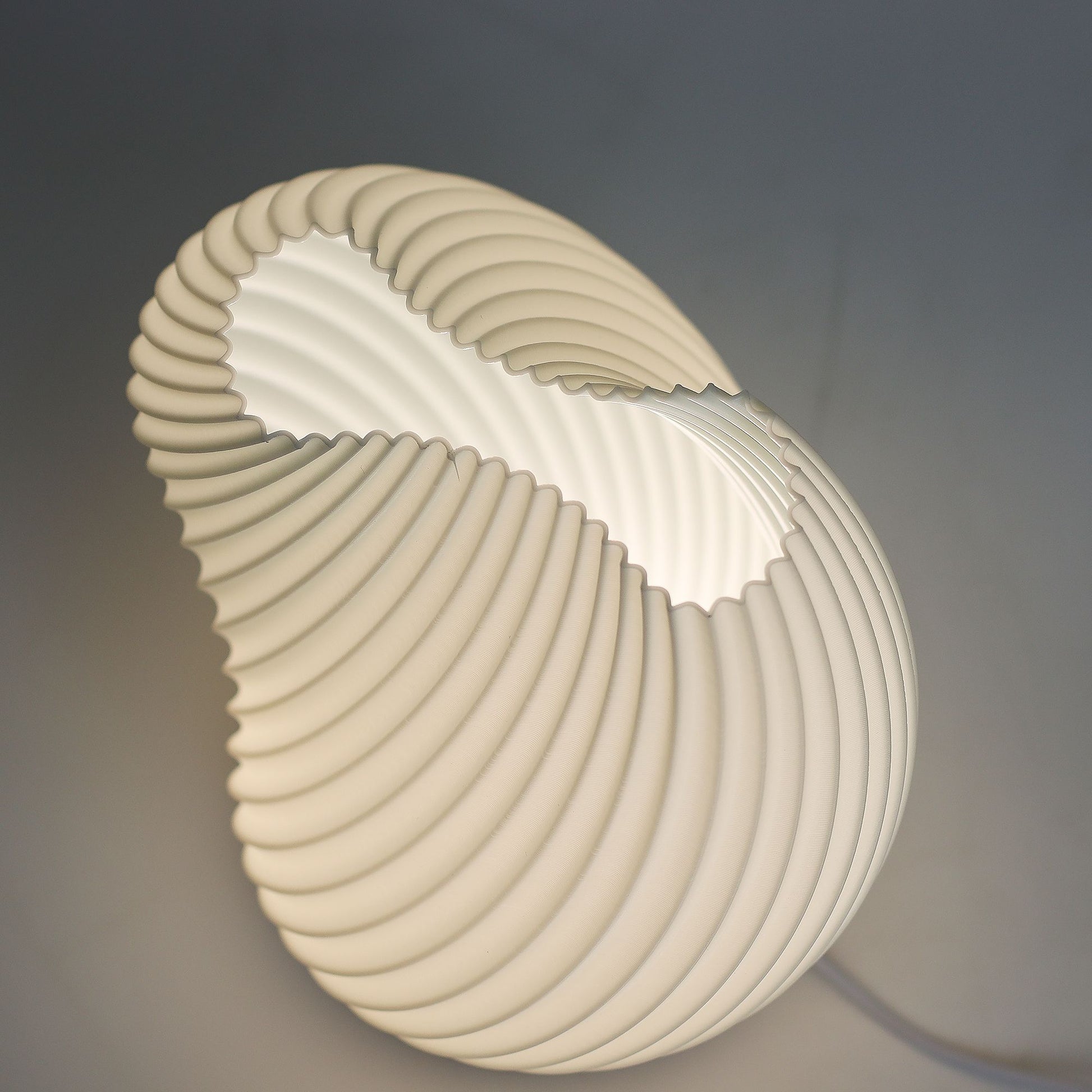 New Wave Lamp - USB - 3 settings - Shell Twisted