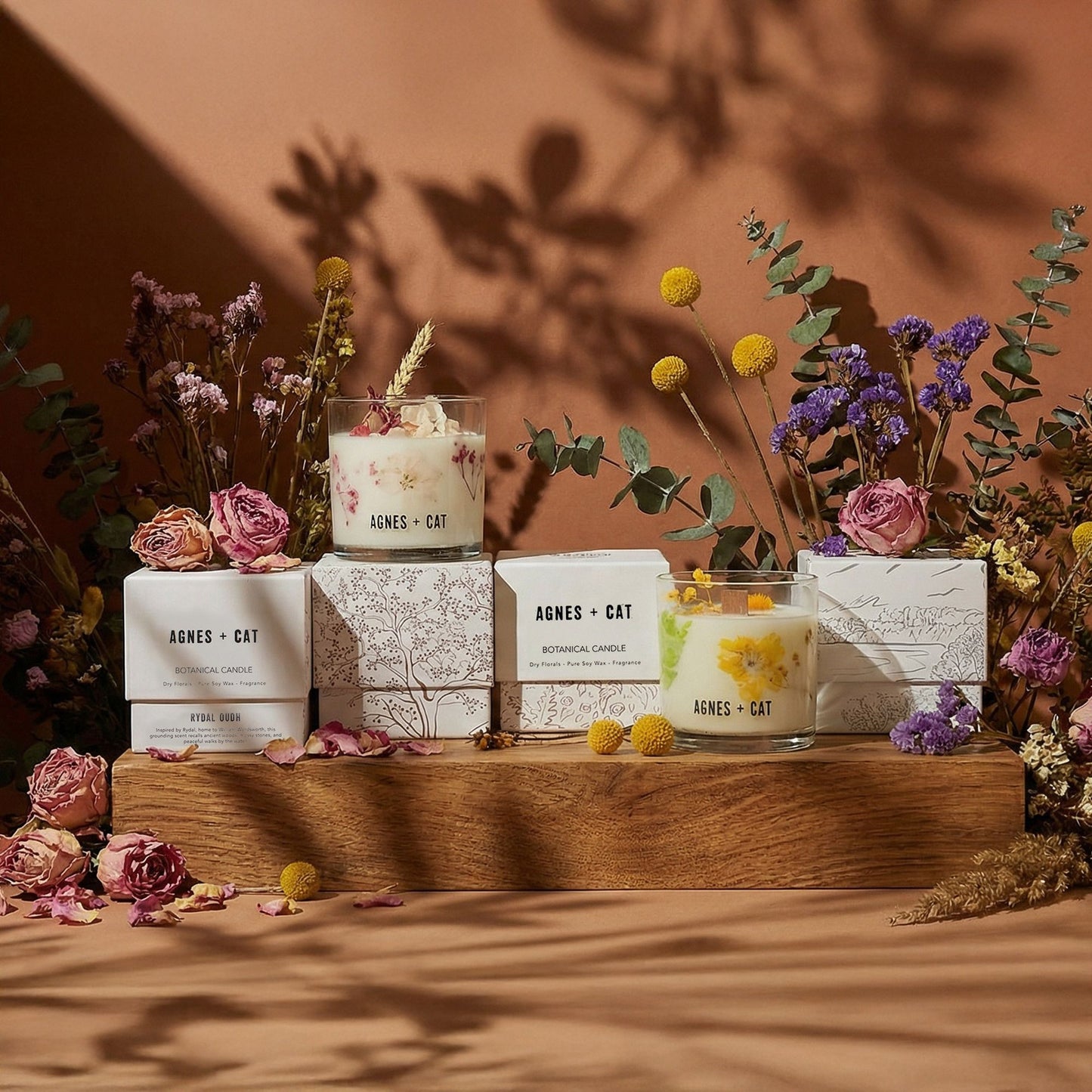 Sójová vosková sviečka Agnes + Cat Botanical - Roses of Sawrey