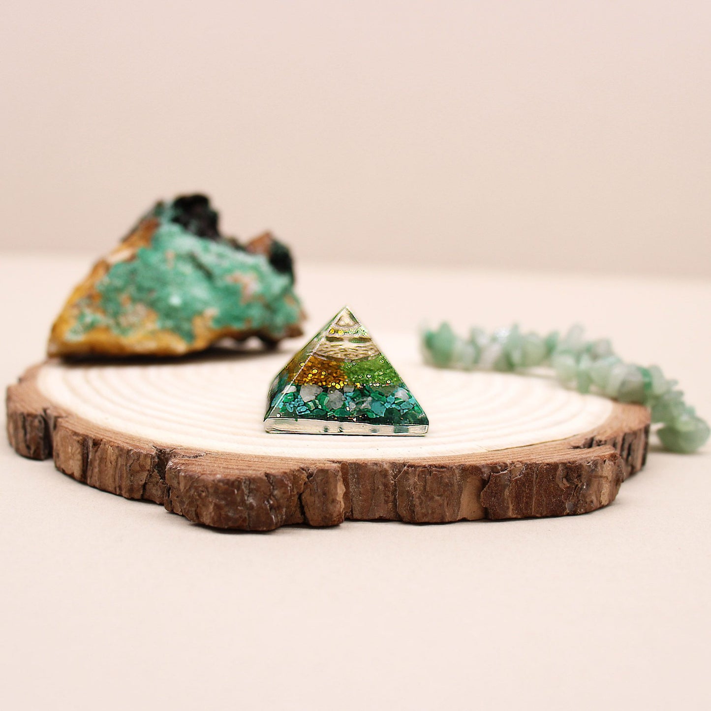 Sm Orgonite Pyramid 25mm Gemchips and Copper
