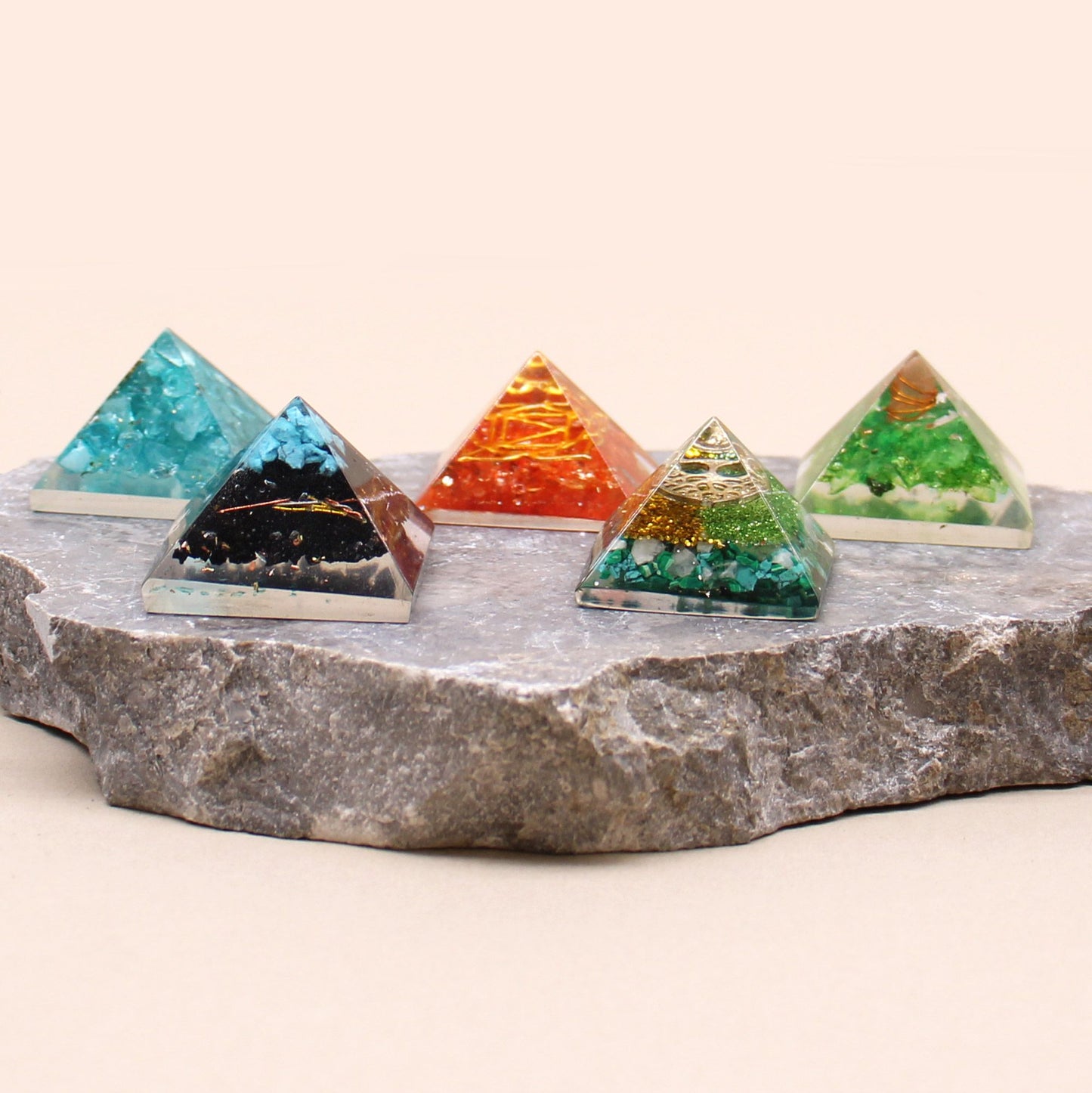 Sm Orgonite Pyramid 25mm Gemchips and Copper