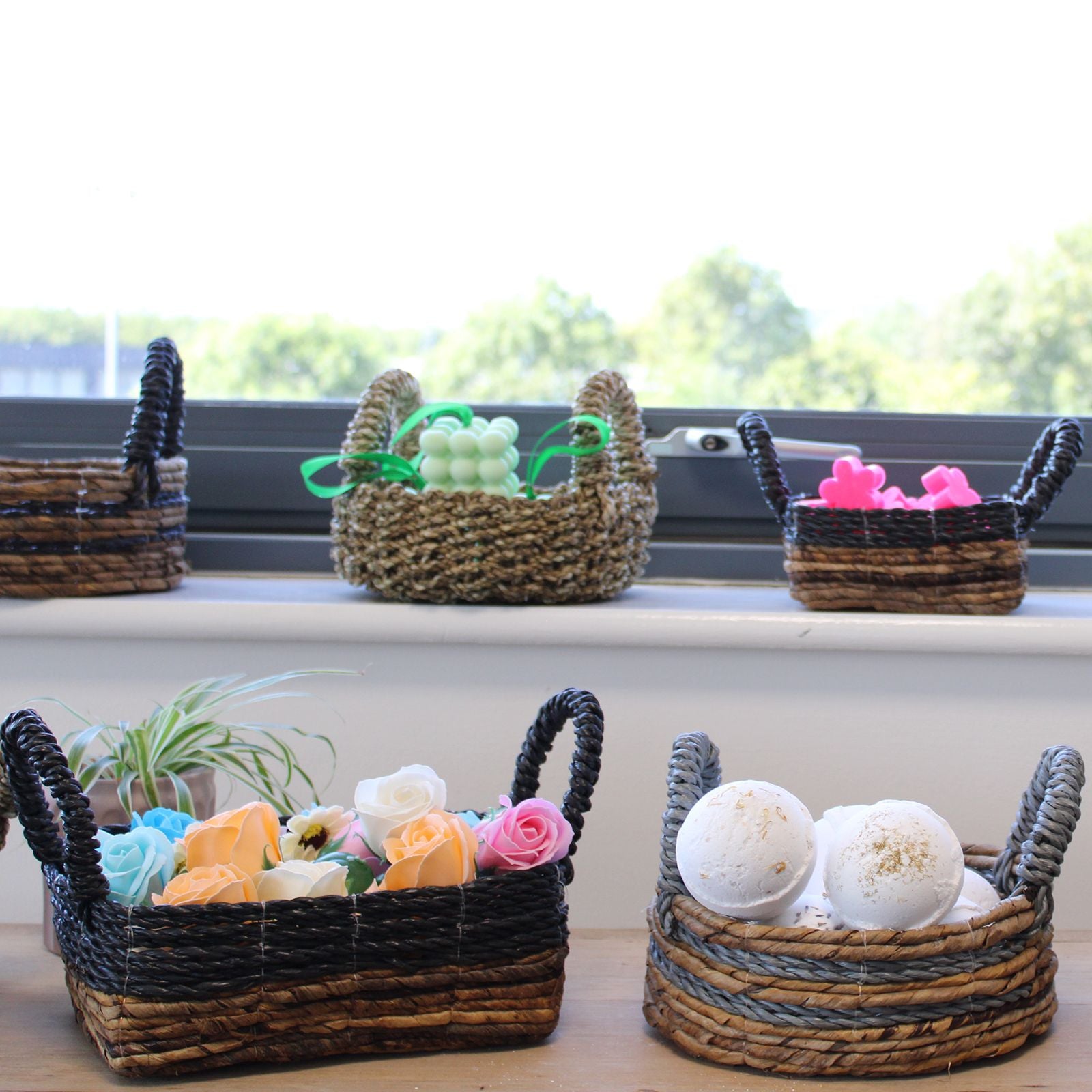 Banana Leaf & Abu-abu Raffia Basket- Set of 2